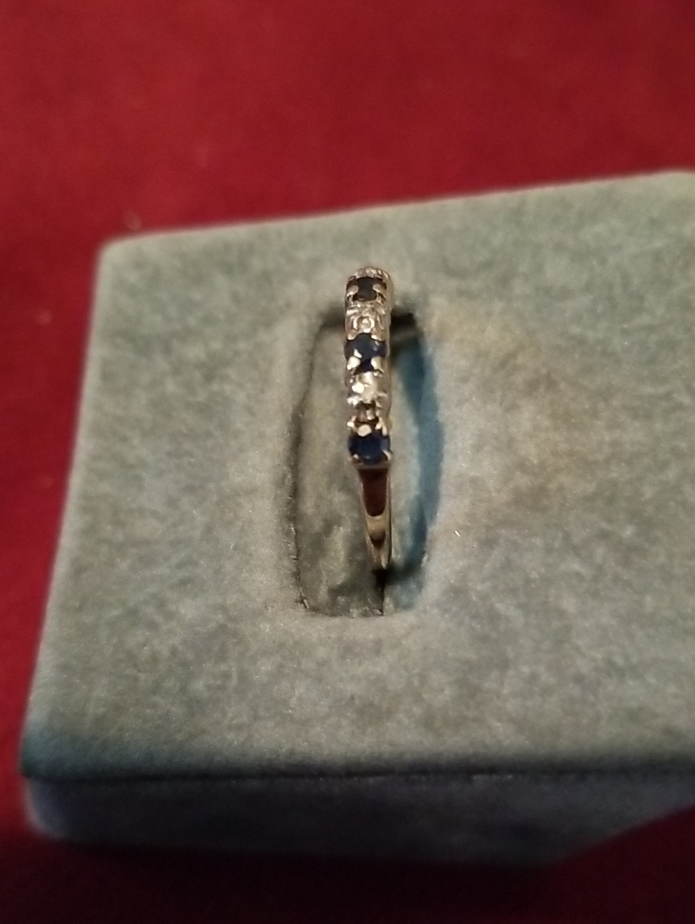 10K gold band with alternating Sapphires and Diamonds. - Picture 4 of 8